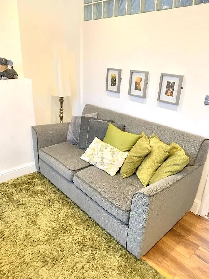 Emmanuel House - Beautiful 1-Bedroom Apt In Central Cambridge - Historical Building 0*,  Storbritannien